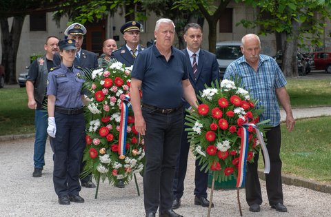 Deposte a Pola le corone in occasione della Giornata dello Stato croato