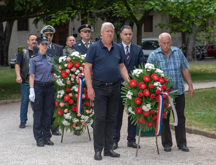 Deposte a Pola le corone in occasione della Giornata dello Stato croato