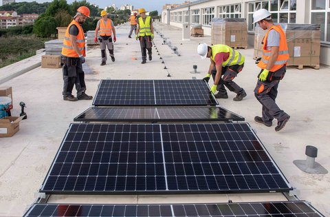 Započelo postavljanje solarne elektrane na Industrijsko-obrtničkoj školi Pula