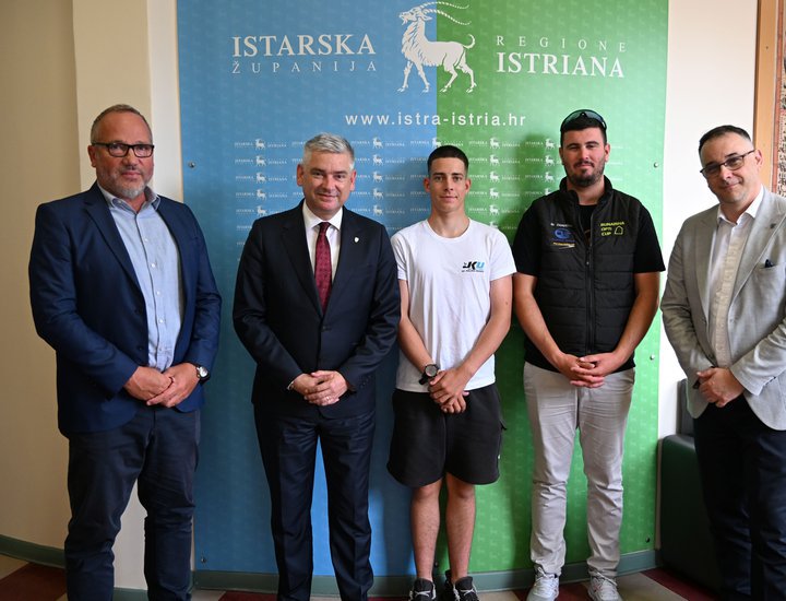 Il presidente della Regione Boris Miletić ha ricevuto il giovane campione nazionale di vela Edi Jurman