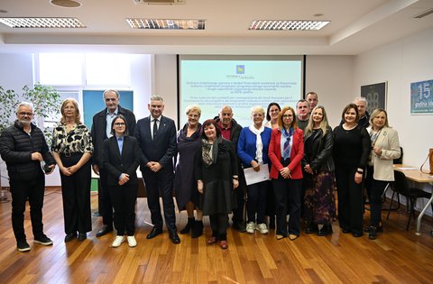 Župan Miletić potpisao ugovore o financiranju programa udruga nacionalnih manjina u Istri