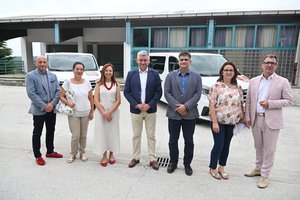 Župan Miletić uručio ključeve za dva nova kombi vozila bujskim osnovnim školama