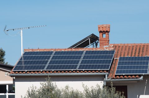 Istarska županija sufinancira izradu glavnog elektrotehničkog projekta sunčane elektrane