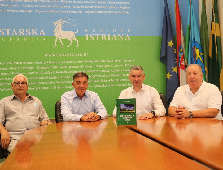 Il presidente Miletić ha ricevuto in dono la „Monografia dei Bosniaci dell'Istria“