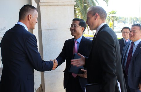 L'ambasciatore coreano assieme ai collaboratori in visita alla Regione Istriana