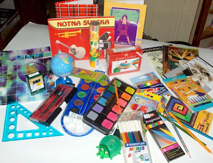 Materiale scolastico per i bambini di minoranza nazionale Rom