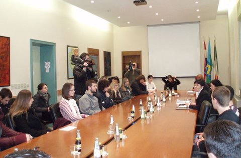 Pola: firma dei contratti d'assegnazione delle borse studio agli studenti