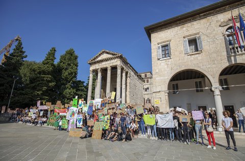 Molti giovani dell'Istria che frequentano le scuole medie superiori, promuovono attivamente i mutamenti sociali