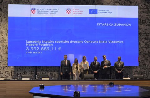 Županu Miletiću uručen ugovor za izgradnju školske sportske dvorane u Potpićnu, vrijedan 2,79 milijuna eura