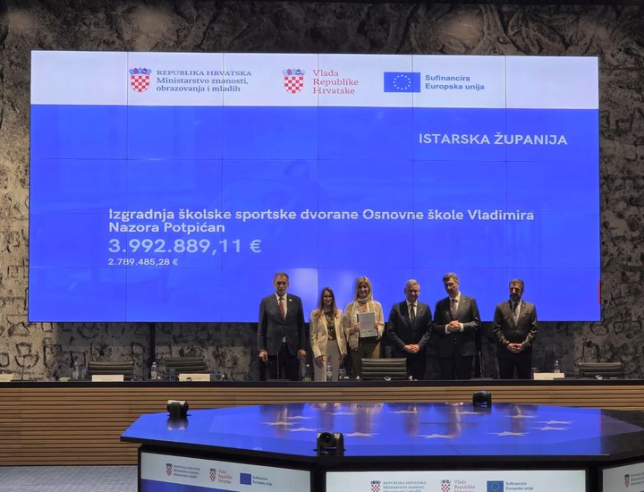 Županu Miletiću uručen ugovor za izgradnju školske sportske dvorane u Potpićnu, vrijedan 2,79 milijuna eura