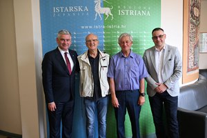 Il Presidente Miletić ha ricevuto Bruno Stermotić, insignito della Targa d’onore dell’Organizzazione dei pensionati della Croazia, e il suo successore alla guida dell’Organizzazione, Damir Črnja