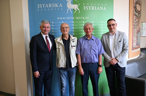 Il Presidente Miletić ha ricevuto Bruno Stermotić, insignito della Targa d’onore dell’Organizzazione dei pensionati della Croazia, e il suo successore alla guida dell’Organizzazione, Damir Črnja
