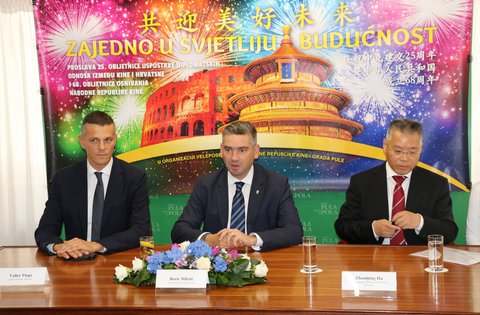 Dopo Roma, Parigi e New York, uno spettacolo cinese all'Arena di Pola