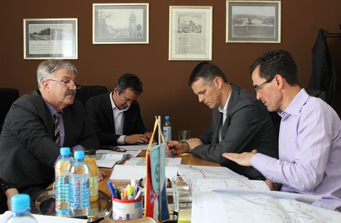 Il Presidente Flego e collaboratori all'incontro di lavoro con i rappresentanti del Comune di Lupogliano