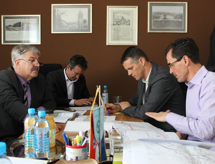 Il Presidente Flego e collaboratori all'incontro di lavoro con i rappresentanti del Comune di Lupogliano
