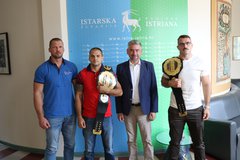 Kickboxing klub „Trojan“,
borci Ivan Vitasović i Daniel Bažant, trener Zelg Galešić