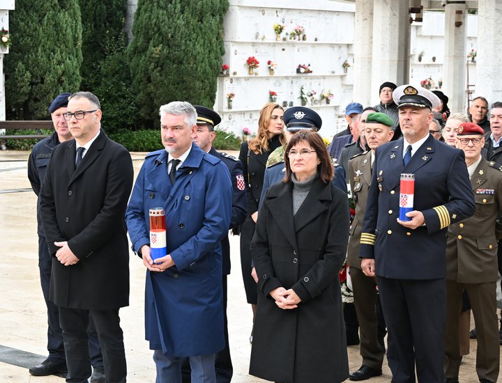 Položeni vijenci povodom Dana sjećanja na žrtve Domovinskog rata i Dana sjećanja na žrtvu Vukovara i Škabrnje