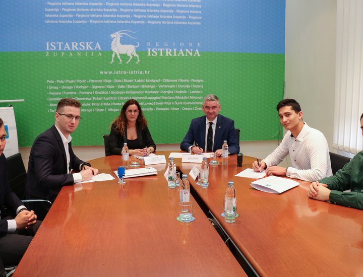 La Regione Istriana continua a sostenere il lavoro dei club degli studenti