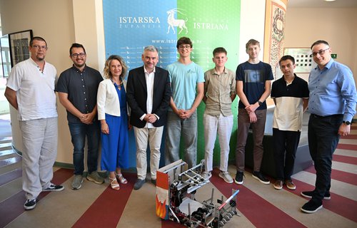 Župan Miletić primio učenike Gimnazije i strukovne škole Jurja Dobrile Pazin koji će u listopadu predstavljati Hrvatsku na FIRST Global Challengeu