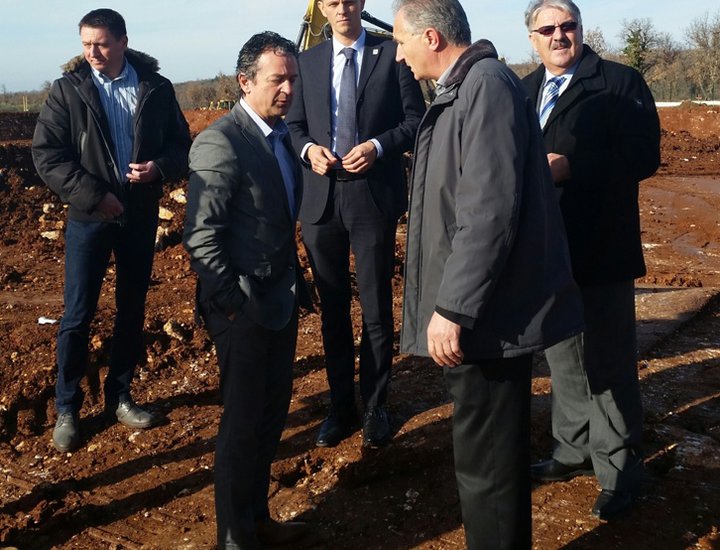 Župan Flego i suradnici na radnom sastanku s predstavnicima Općine Kaštelir-Labinci