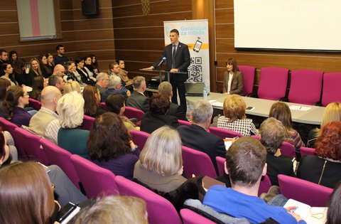 Il Presidente Flego alla presentazione delle misure per aumentare l'occupazione dei giovani