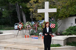 Polaganjem vijenaca svečano obilježen blagdan Svih svetih i Dušni dan