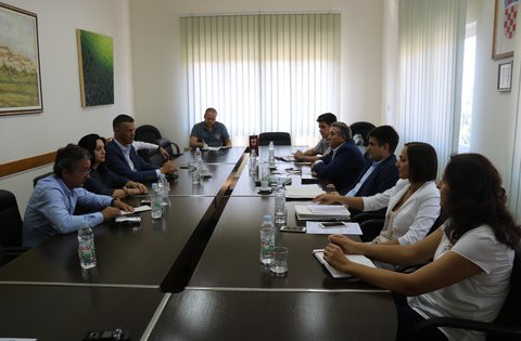 Incontro di lavoro tra il Presidente Flego e i rappresentanti della Città  di Buie