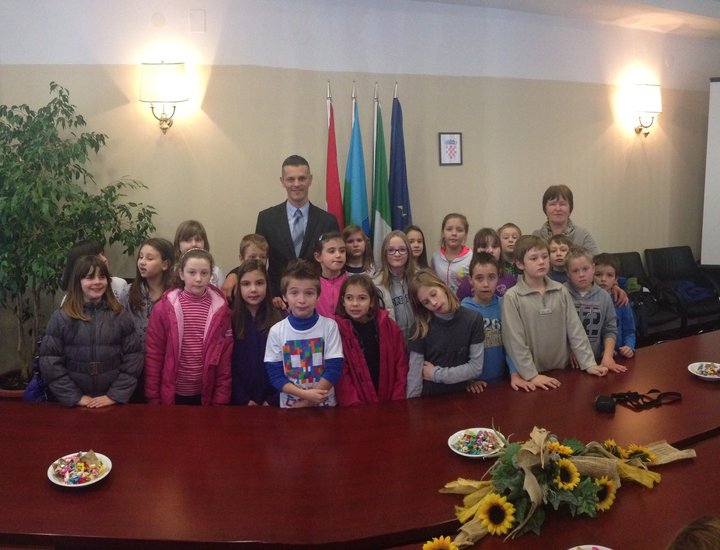 Ricevimento dal Presidente Flego per gli alunni della SE Vladimir Nazor di Pisino