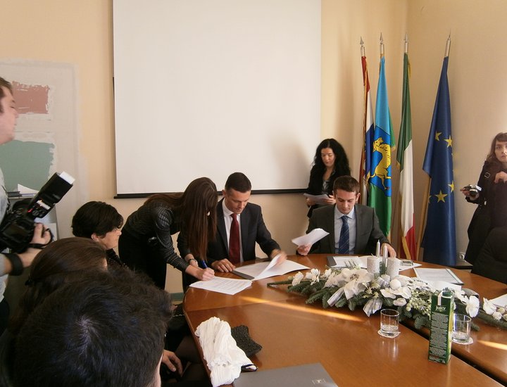 Pola: Firmati i contratti sull'attribuzione di borse studio agli studenti