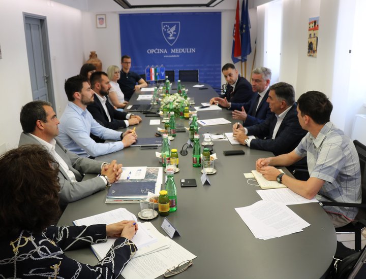 Il presidente Miletić all'incontro di lavoro nel Comune di Medulin