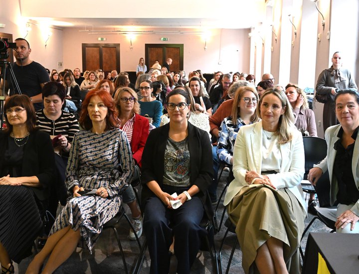 Più di 120 partecipanti delle scuole elementari e medie superiori della Regione Istriana al convegno “ISTRAžimo mentalno zdravlje djece i mladih” (Esaminiamo la salute mentale di bambini e giovani)