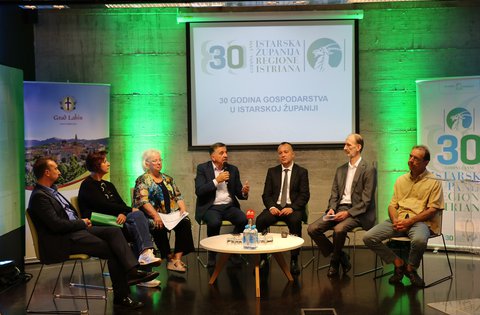 Održana panel rasprava o gospodarstvu: Potrebno je učiniti maksimum kako bi se zadržala domaća radna snaga