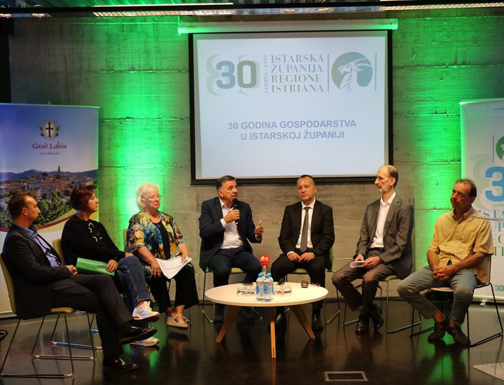 Održana panel rasprava o gospodarstvu: Potrebno je učiniti maksimum kako bi se zadržala domaća radna snaga