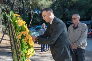 Deposizione di corone in occasione del 94° anniversario della morte dell'antifascista istriano Vladimir Gortan