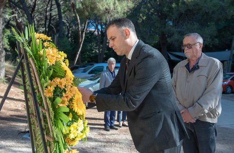 Deposizione di corone in occasione del 94° anniversario della morte dell'antifascista istriano Vladimir Gortan