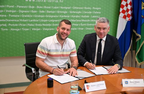 La Regione Istriana ha assegnato fondi per il rinnovo del campo da calcio a Caroiba