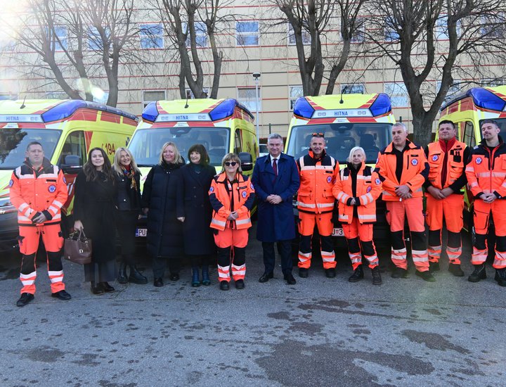 Istarska županija dovršila obnovu voznog parka hitne medicinske pomoći – Župan Miletić uručio četiri nova ambulantna vozila