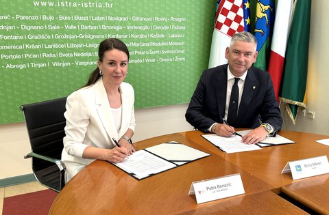 La Regione Istriana continua a investire con forza nella sanità: firmati contratti con tre istituti sanitari per rafforzare il sistema durante la stagione turistica