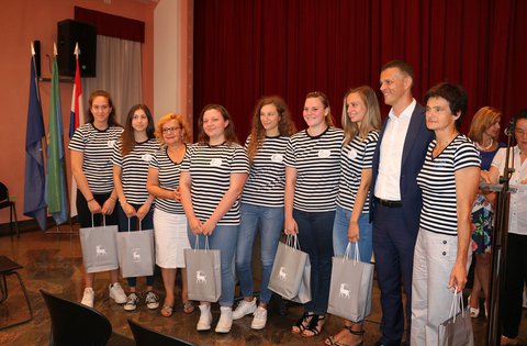 La Regione Istriana e i bambini delle classi inferiori delle scuole elementari hanno realizzato un piccolo impianto per la depurazione delle acque di scarico per celebrare la Giornata mondiale dell'acqua
