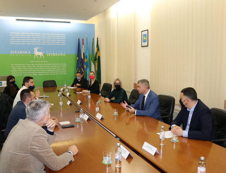 Il presidente Miletić e il sindaco Kirac sono uniti nel fermare l'edilizia abusiva