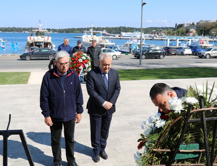 Položeni vijenci za Dan oslobođenja i Dan Grada Pule