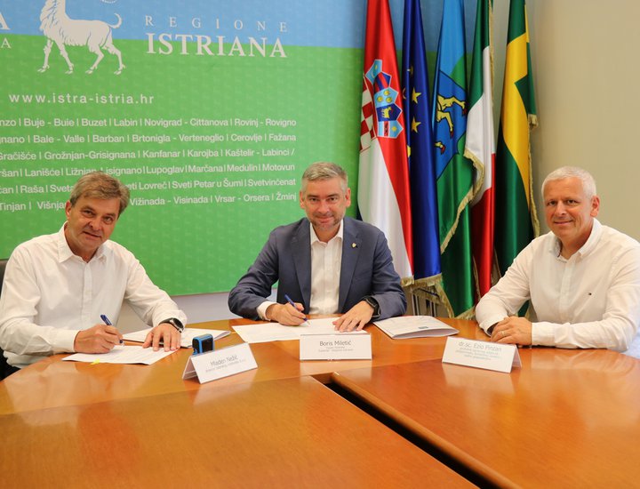 La Regione Istriana e l'Acquedotto istriano hanno firmato il contratto per la gestione e la manutenzione del Sistema d'irrigazione pubblica Porto Cervera - Bassarinca