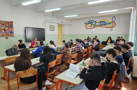 Dvije tisuće primjeraka dvojezične knjige „Multikulturalnost u MOJOJ Istri - La multiculturalità nella MIA Istria“ u rukama osmaša