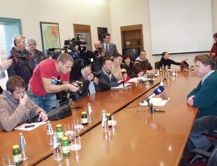 Pula: Župan Ivan Jakovčić predstavio novinarima dodijeljeno mu priznanje "Leader"