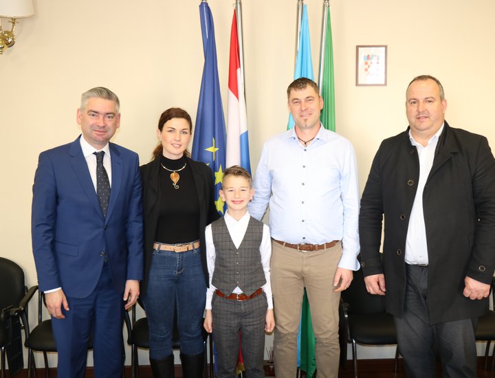 Župan Miletić primio mladog harmonikaša Mateja Jakšu iz Boruta
