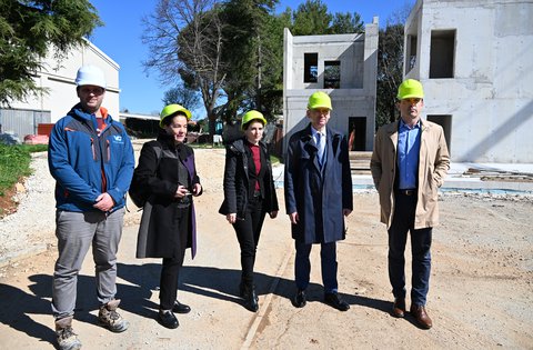 Zajedničkim sredstvima Istarske županije, Grada Novigrada-Cittanova i Talijanske unije gradi se nova Talijanska osnovna škola Novigrad