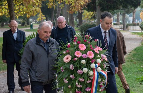 Položeni vijenci uoči blagdana Svih svetih i Dušnog dana