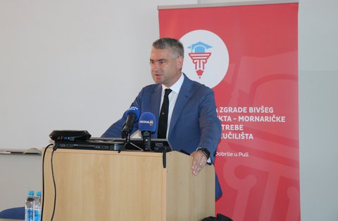 Župan Miletić na predstavljanju projekta „Prenamjena zgrade bivšeg vojnog objekta - Mornaričke bolnice za potrebe istarskog Sveučilišta“