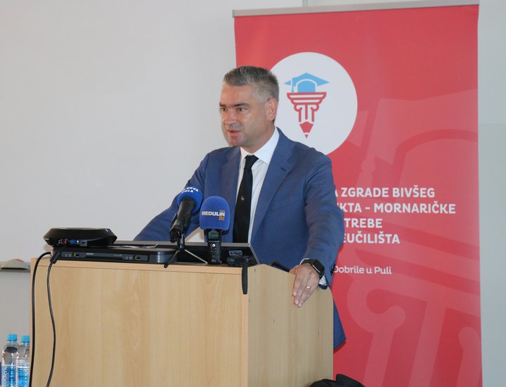 Il presidente Miletić alla presentazione del progetto „Riqualifica dell'ex edificio militare – Ospedale della Marina, per le esigenze dell’Università istriana di scienze applicate“