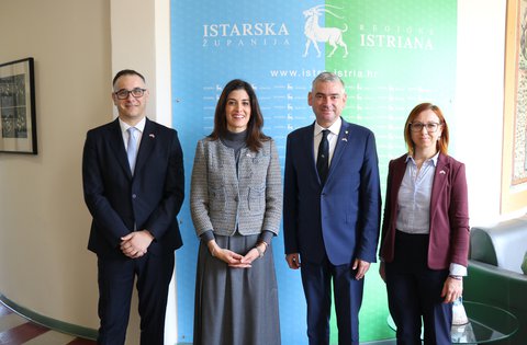 Veleposlanica SAD-a u Republici Hrvatskoj Nj. E. Nathalie Rayes u nastupnom posjetu Istarskoj županiji